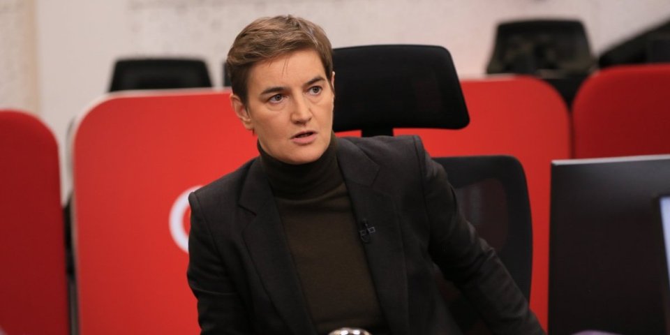 Brnabić brutalno odgovorila na obustavu rada Advokatske komore Vojvodine! "Da li mislite da su u Srbiji svi ludi?!" (FOTO)