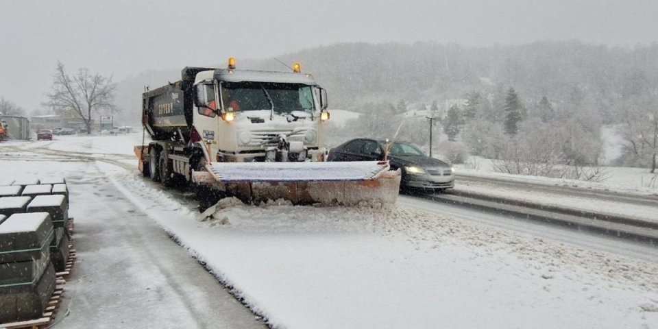 (MAPA) Srbija na udaru obilnog snega, pašće i do 40 cm! Kretanje nevremena iz sata u sat: RHMZ izdao upozorenje na nepogode