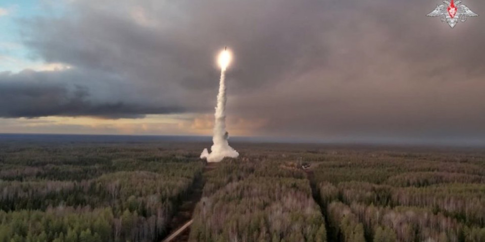 Nadmoćni kadrovi lansiranja Orešnika: Koliko košta nova Putinova zastrašujuća raketa? (VIDEO)