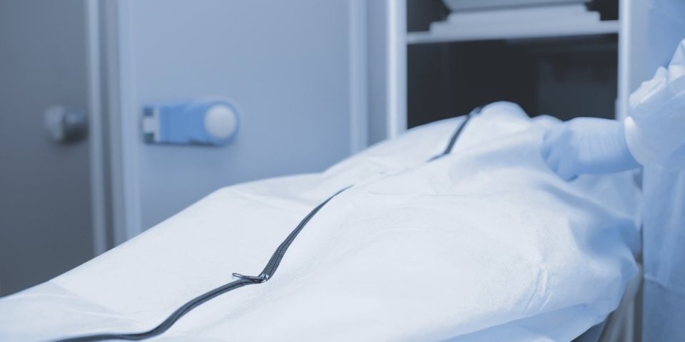 Porodica ženu (38) zatekla mrtvu na podu u bolnici: Horor u Nikšiću, naložena obdukcija