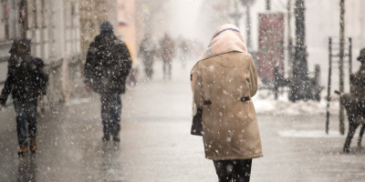 Padavine u Srbiji su prestale, ali su putevi zbog kiše i snega mokri i klizavi.