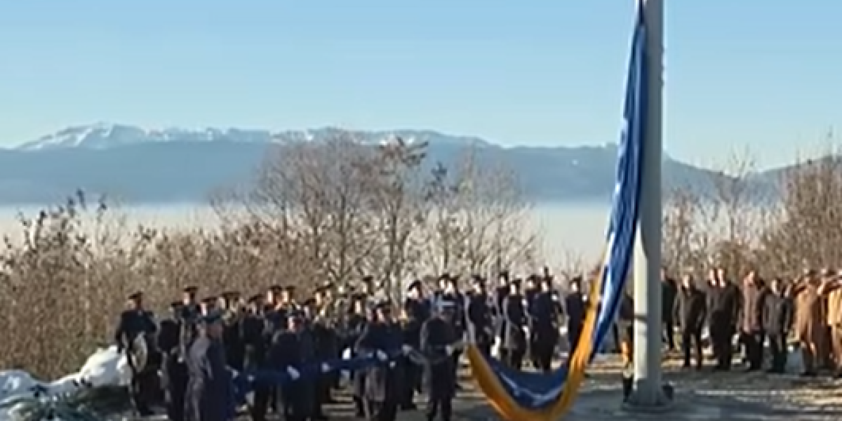 (VIDEO) Smejurija! Šok na nepriznatom prazniku BiH, svi dele ovaj snimak: Jedan gaf pokvario celu "ceremoniju"!