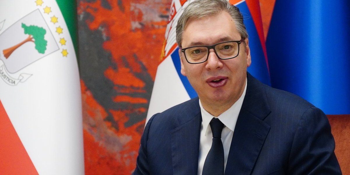 VUČIĆ VEČERAS U NACIONALNOM DNEVNIKU NA TV PINK: Predsednik o svim udarnim temama!