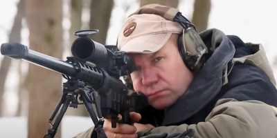 Državljanin BiH M.P. (21), sa boravkom u Nikšiću, uhapšen je juče nakon što je granična policija u vozilu kojim je upravljao pronašla pušku u ilegalnom posedu