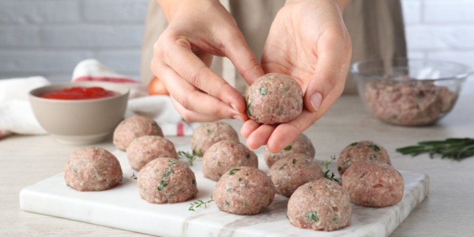 Tajna sočnih ćufti i punjenih paprika: Dodajte ovaj sastojak i razlika će vas oduševiti