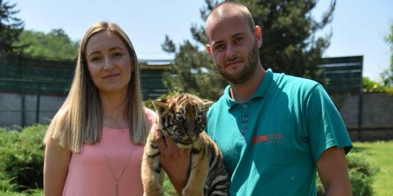 Ivana Ristic Ilić, direktorka zoovrta i veterinarski tehničar Marko Frijang