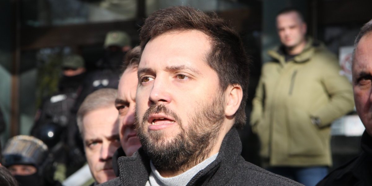 "Moramo da ga smenimo na bilo koji način": Profesionalni demonstrant - Miran Pogačar poziva na nasilnu smenu Vučića (VIDEO)