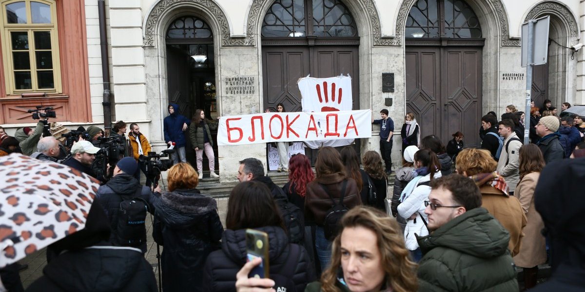 Strašno maltretiranje građana! Šaka jada ponovo blokira Srbiju, došlo do nekoliko incidenata! (FOTO/VIDEO)