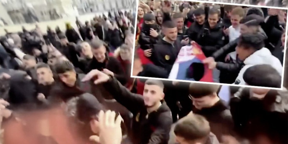 Albanski ekstremisti cepali i gazili, pa zapalili srpsku zastavu u Milanu! Skandalozan snimak kruži mrežama (VIDEO)