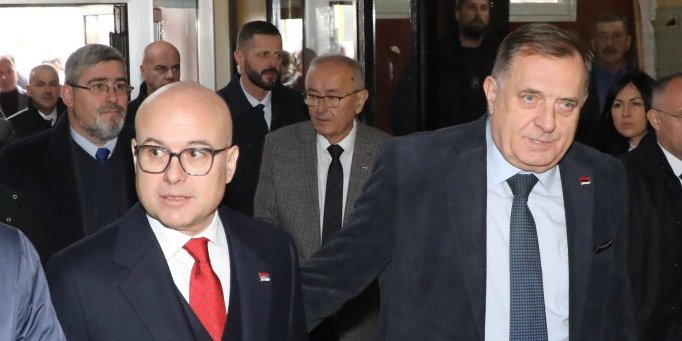 ''Srbija je uz narod i rukovodstvo RS'' - Vučević o procesu protiv Dodika: Sudska presuda ne sme da zameni izbornu vođu građana!