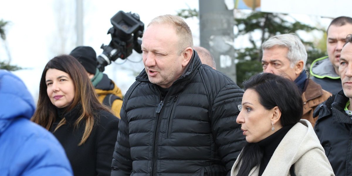 Ovo je sramota! Aposlutni fašizam sledbenika Dinka Gruhonjića, Marinike Tepić, Gorana Ješića i Dragana Đilasa (FOTO)