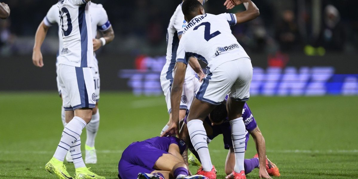 Heroj godine! Ovaj čovek je spasio život fudbaleru koji se srušio usred meča (VIDEO/FOTO)