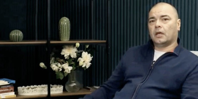 Opozicioni ekstremista i antisrbin sa dna kace Goran Ješić udario je na dojučerašnje saborce blokadere-zgubidane.