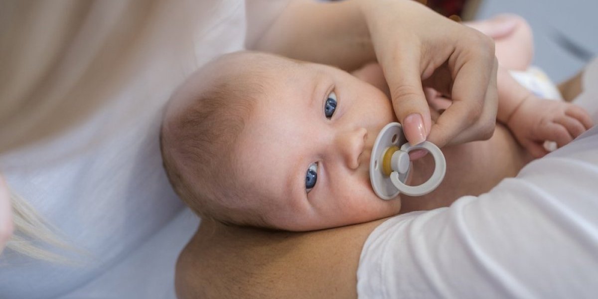 Pedijatar otkrio kada cucla može naškoditi bebi! Ako se sa cuclanjem ne prestane na vreme, stradaju zubi