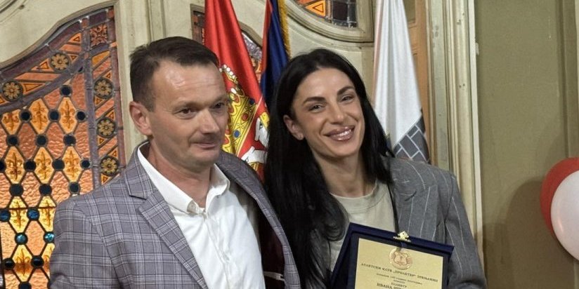 Kraljica oduševila sve! Ivana Španović na velikoj proslavi u rodnom Zrenjaninu! (FOTO)