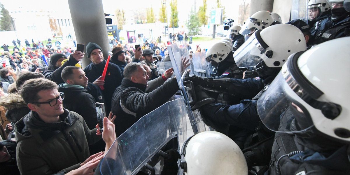 Đilasov jurišnik poručio: Biće revolucije i Majdana u Srbiji, i to veoma brzo