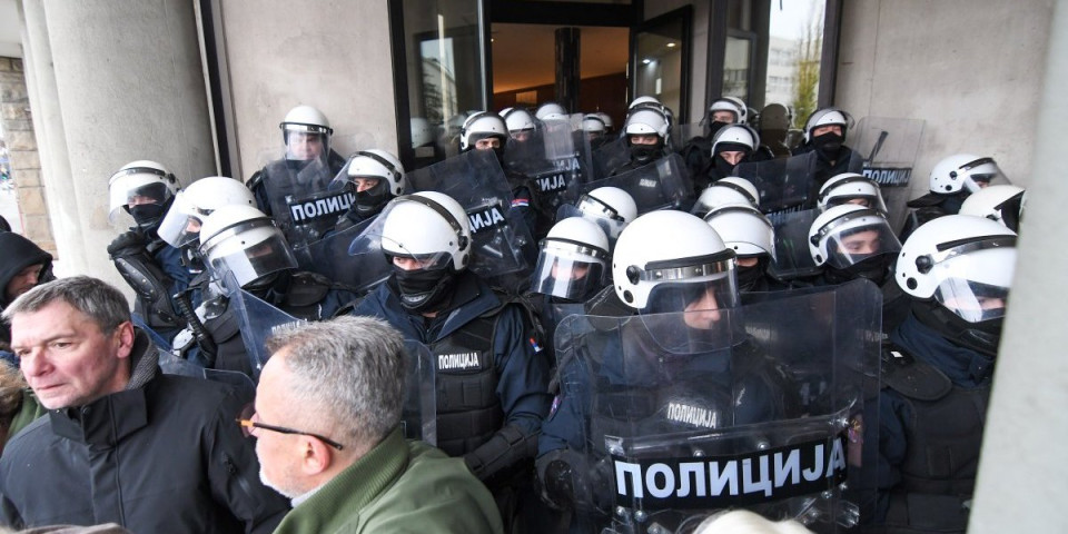 NATO bi da hapsi srpske policajce! Ko želi da stavi metu na čelo policiji Srbije? (VIDEO/FOTO)