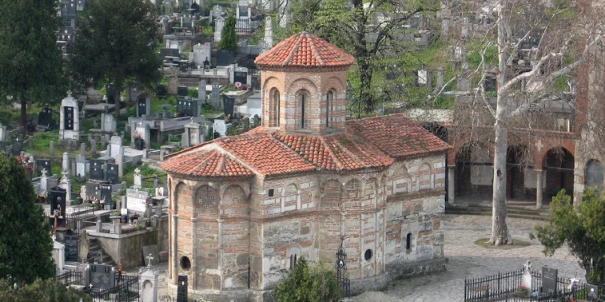 Čudo neviđeno u crkvi u Smederevu! Među ikonama osvanuo ovaj kućni uređaj (FOTO)