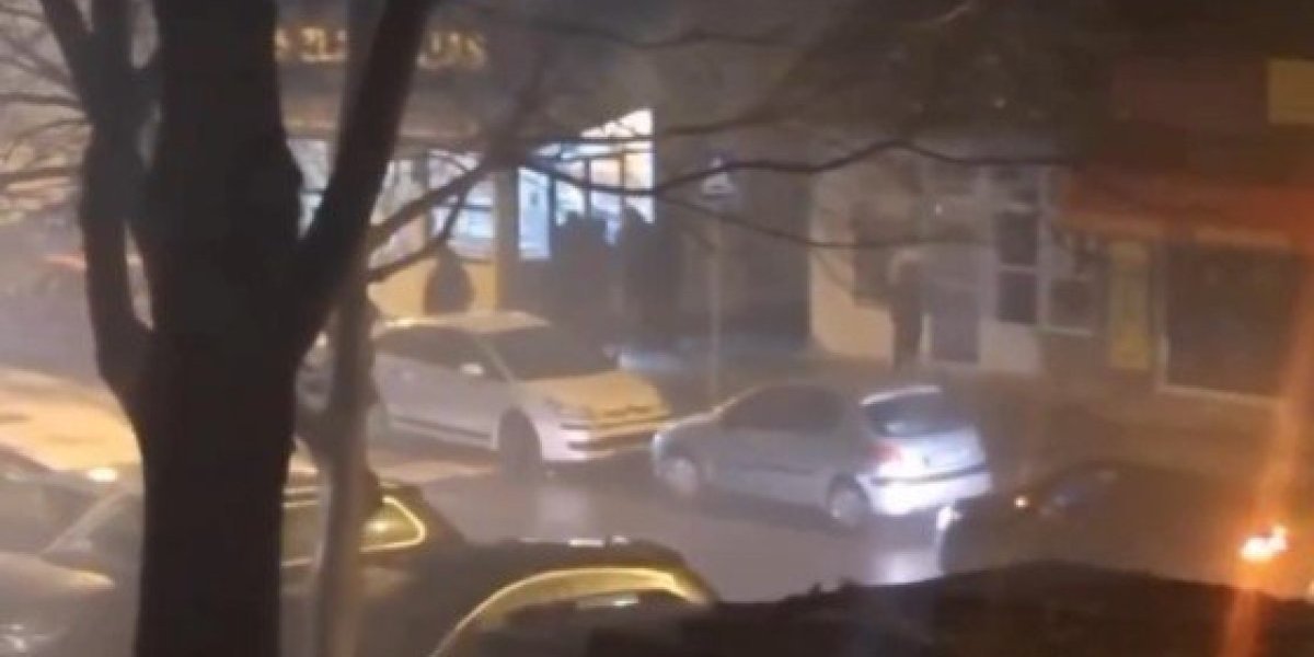 Haos na ulicama Beograda! Tuča navijača posle utakmice Partizana i Panatinaikosa (VIDEO)