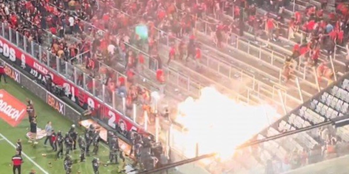 "Treći svetski rat" na tribinama! Strašan sukob navijača i policije, sevale eksplozije i zadnjice! (VIDEO)