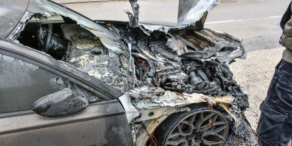 Užas u Beranama: Automobil dignut u vazduh, policija na nogama