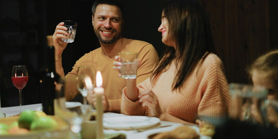 Novi trend zabavljanja zapalio mreže: Da li ste čuli za pravilo 6-7 i zašto svi savetuju da prestanete da jurite "desetke"?
