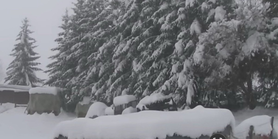 U selu Plenibabe na Pešteru palo pola metra snega: Meštani u borbi sa zimom