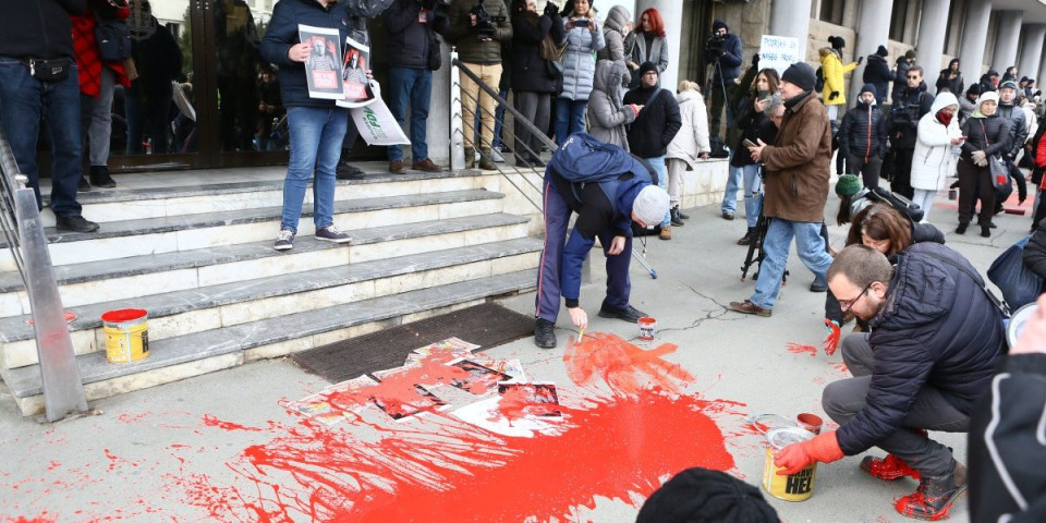 Oni više ni ne kriju! Antisrpska opozicija stranim parama štampa uputstva kako da se ruši država! (FOTO)