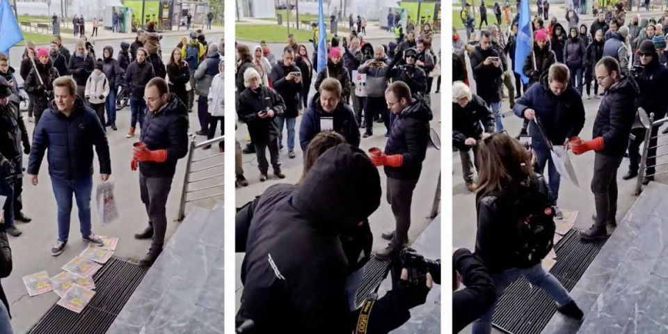 Ovako "žale" za žrtvama u Novom Sadu! Siledžije sada ratuju s Informerom! Cepaju novine, polivaju... (FOTO)