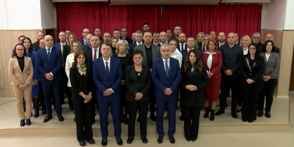 Borićemo se za prava našeg naroda na Kosovu i Metohiji! Nikada nećemo odustati! Srpska lista predala listu kandidata za izbore! (VIDEO)