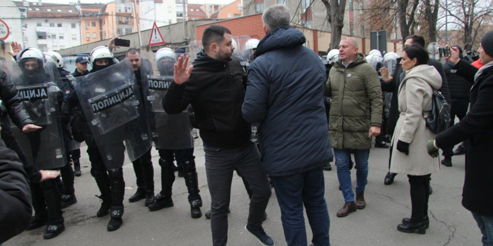 Svi antisrbi na okupu! Islamista Ramo Isak podržao proteste i poručio da Vučiću nikad neće oprostiti što nije priznao lažni genocid u Srebrenici