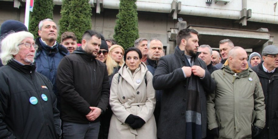 Prelazne vlade neće biti! Antisrpskoj opoziciji nije prošla priča sa studentima, pa koristi metod zastrašivanja i pretnji! (VIDEO)