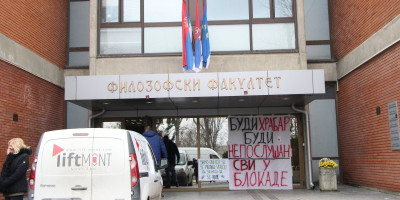 U redovima blokadera zgubidana koji skoro godinu dana maltretiraju narod Srbije, bukti rat. Juče su čak i pokazali svoje pravo terorističko lice, jer je jedan od njih pucao na nedužnog čoveka.