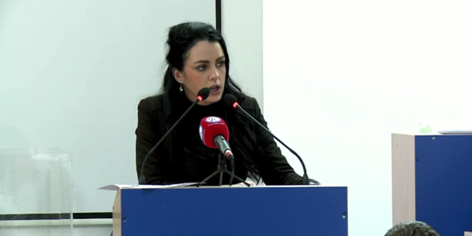 Hrabra Dragana Lukić uništila Kokanovića i blokadere (VIDEO)