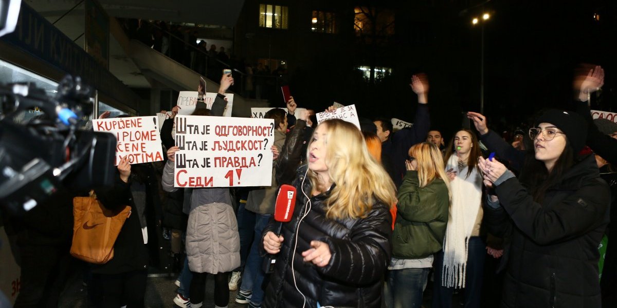 Top 10 najgorih akcija blokadera u borbi za vlast: Ovo je pravo lice nasilnika (VIDEO)