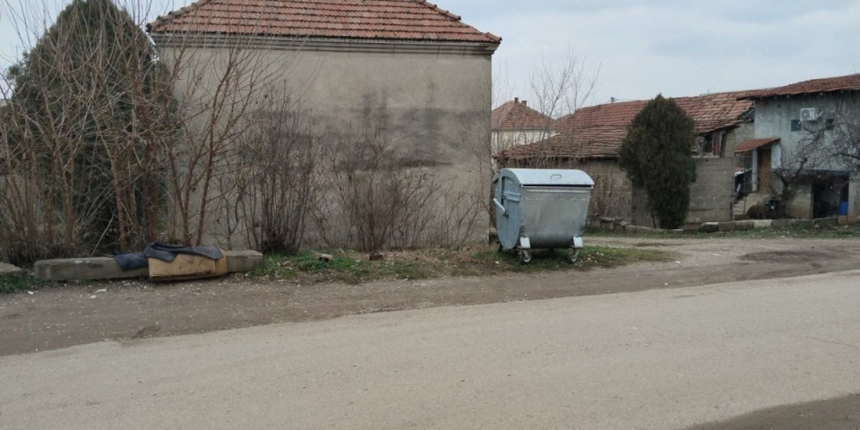 "Porodila se na terasi! Sakrila je bebu od roditelja": Prva izjava majke devojke koja je novorođenče bacila u kontejner