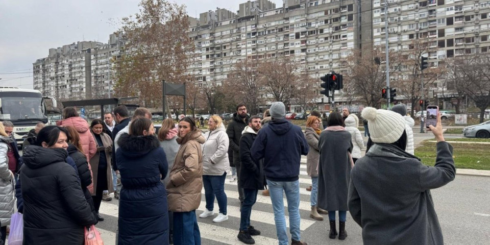 Nasilnici blokirali Beograd! Pedofili i batinaši među rušilačkom ruljom: Napadnut čovek sa detetom od tri meseca (FOTO/VIDEO)