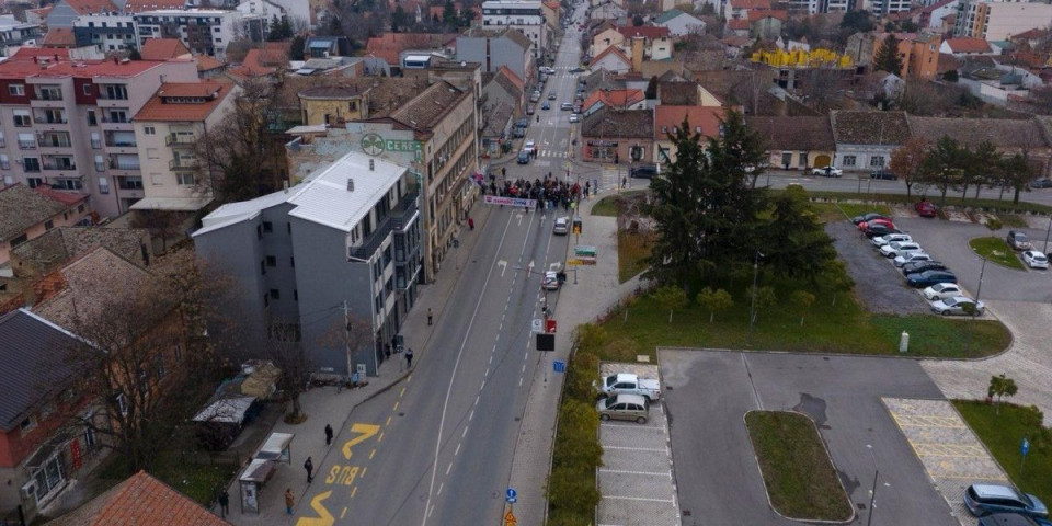 Skandal u Pančevu: Blokaderi protestuju zbog igrališta za decu - evo koliko ih je se okupilo
