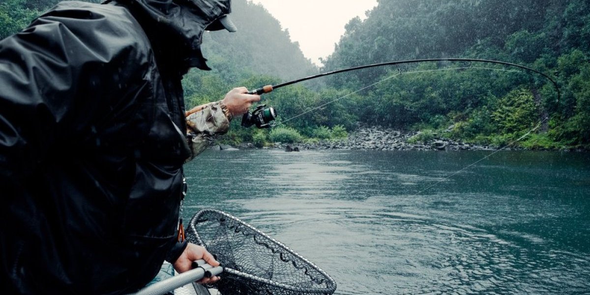 Pecaroš tražio crve, a pronašao ovo: Pitanje je da li mu sledi nagrada