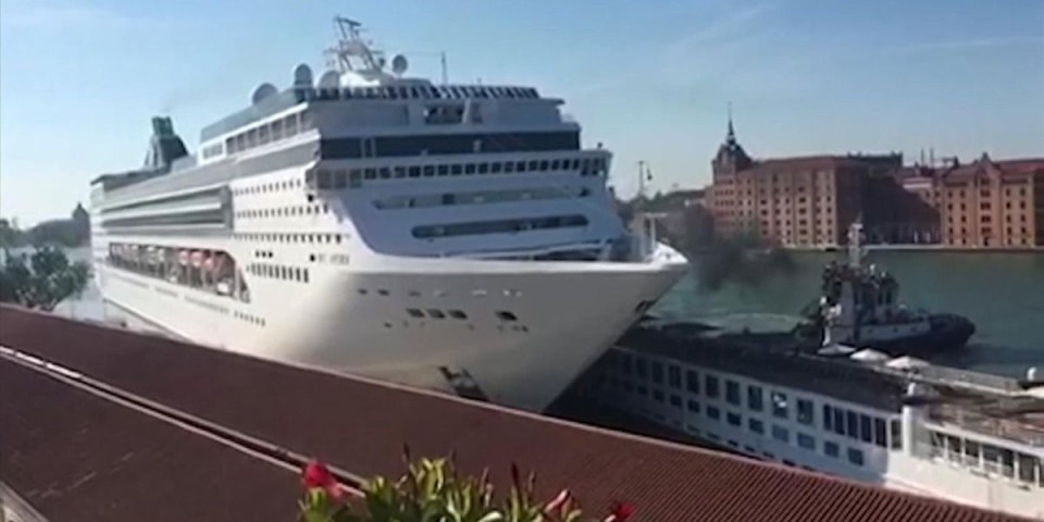 Stravične scene u Veneciji, borba za goli život! Veliki sudar turističkih brodova, ima povređenih! (VIDEO)