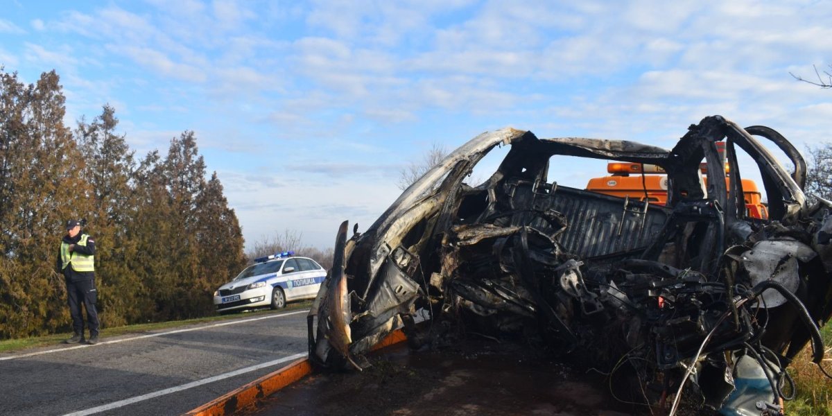 Automobil se zapalio nakon udarca 