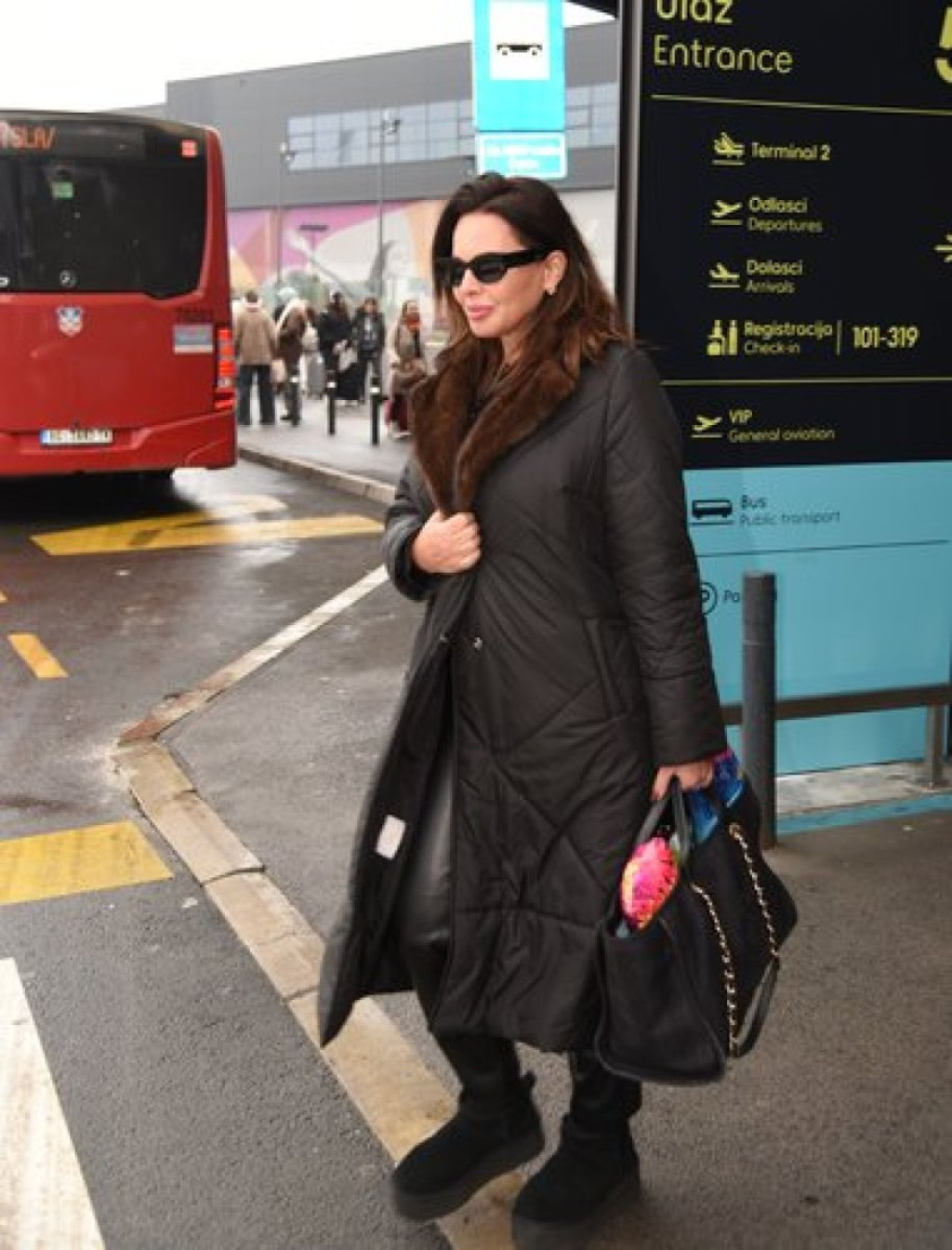 Sonja Vuksanović uslikana na aerodromu - Informer.rs