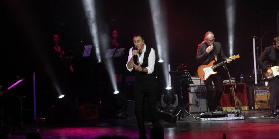 Poznatom pevaču ukrali identitet - Hitno reagovao: "Molim vas, budite obazrivi"