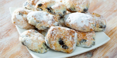 Salčići su tradicionalni kolači koji su krasili trpeze naših baka i zauzimali posebno mesto na svakoj svečanosti.