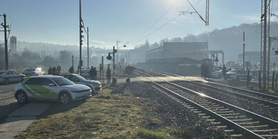 Poginula jedna osoba! Jezivi detalji sudara voza i kombija u Rakovici