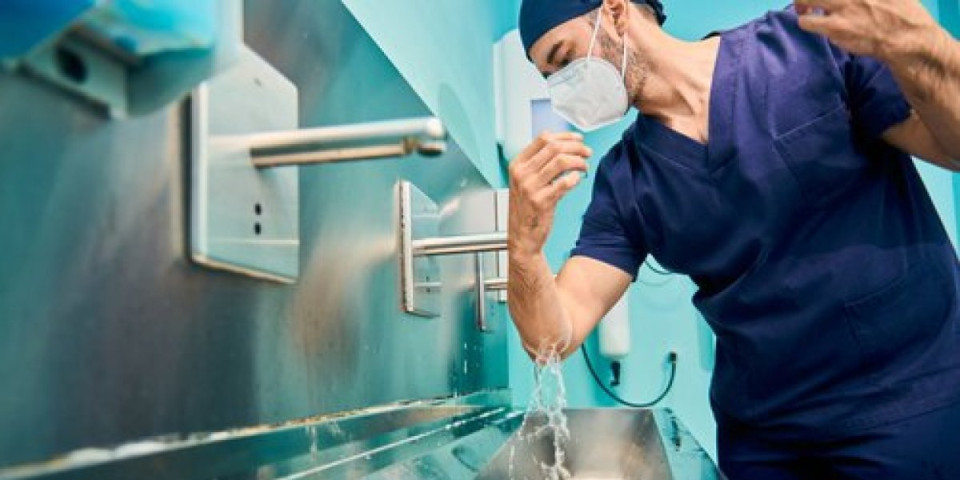 Samouvereno varao ljude za novac pa pred sudom ustuknuo: Saslušan lažni hirurg iz Severne Makedonije