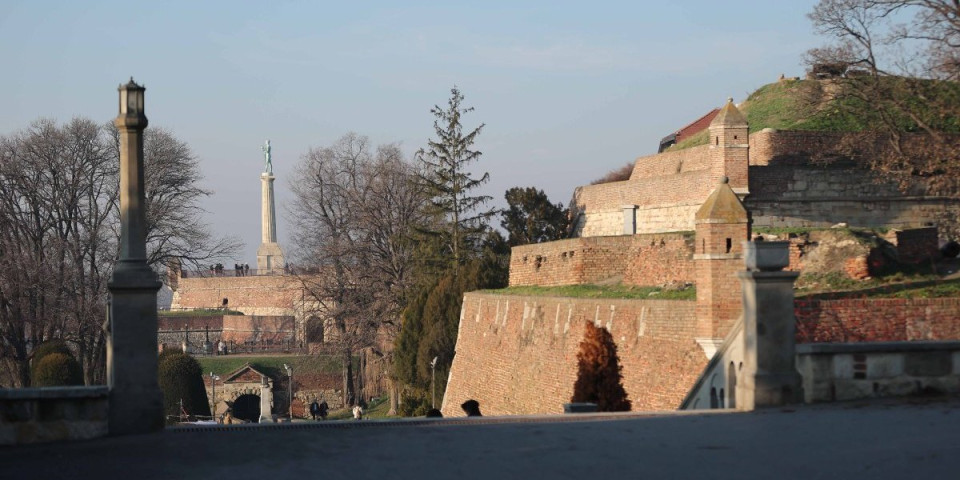 Užas na Kalemegdanu: Mladić (24) izboden nožem u blizini poznatog splava