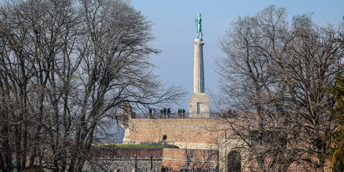 Ako niste znali spomenik "Pobedniku" je u Njujorku?! Omladina kiksnula na opštem znanju (VIDEO)