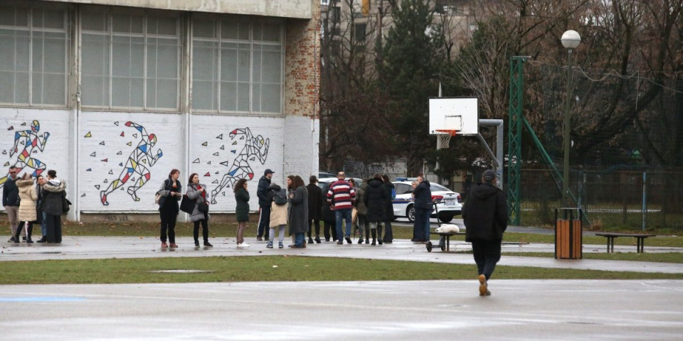 Jezive pretnje u srednjoj školi u Tuzli! Učenik najavio da će doneti pušku i pobiti vršnjake, a onda usledio novi šok