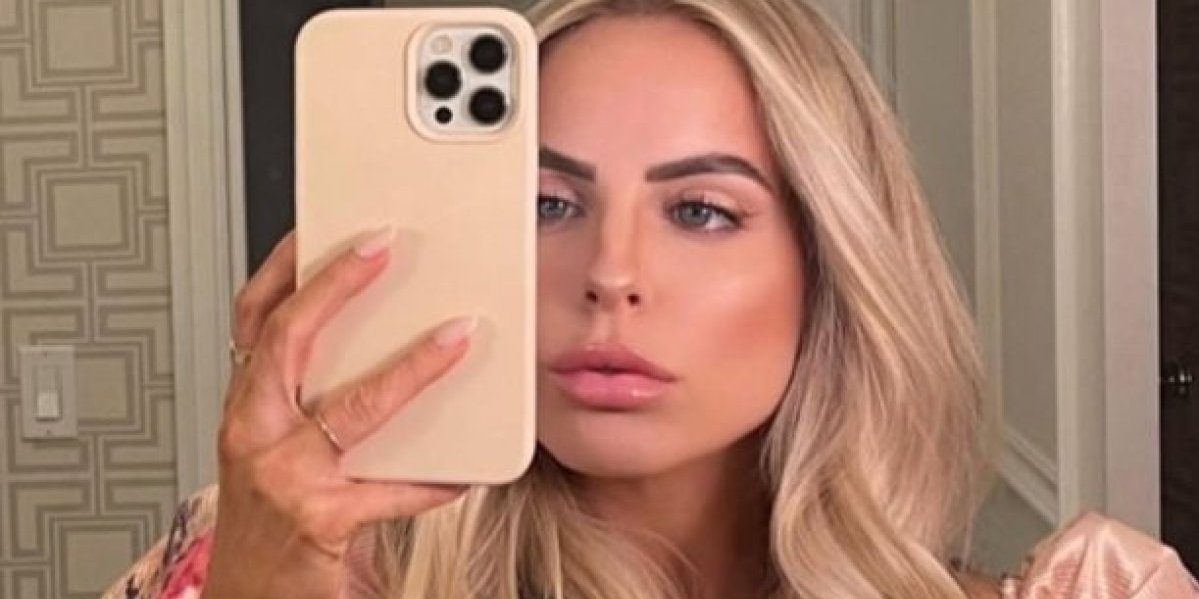 Zbog njene veze sa 22 godine starijim nastao je haos! Influenserkina porodična drama usijala internet (VIDEO)